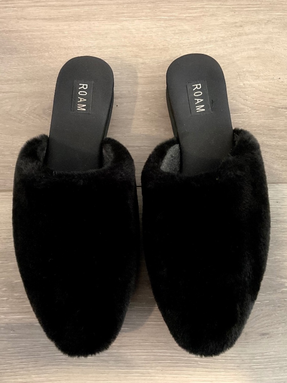 ROAM Cloud Mule Black Faux Fur Size 8 LIKE NEW